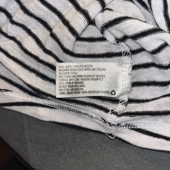 Women’s XL Black & White Striped Tank Top - Picture 4 of 10